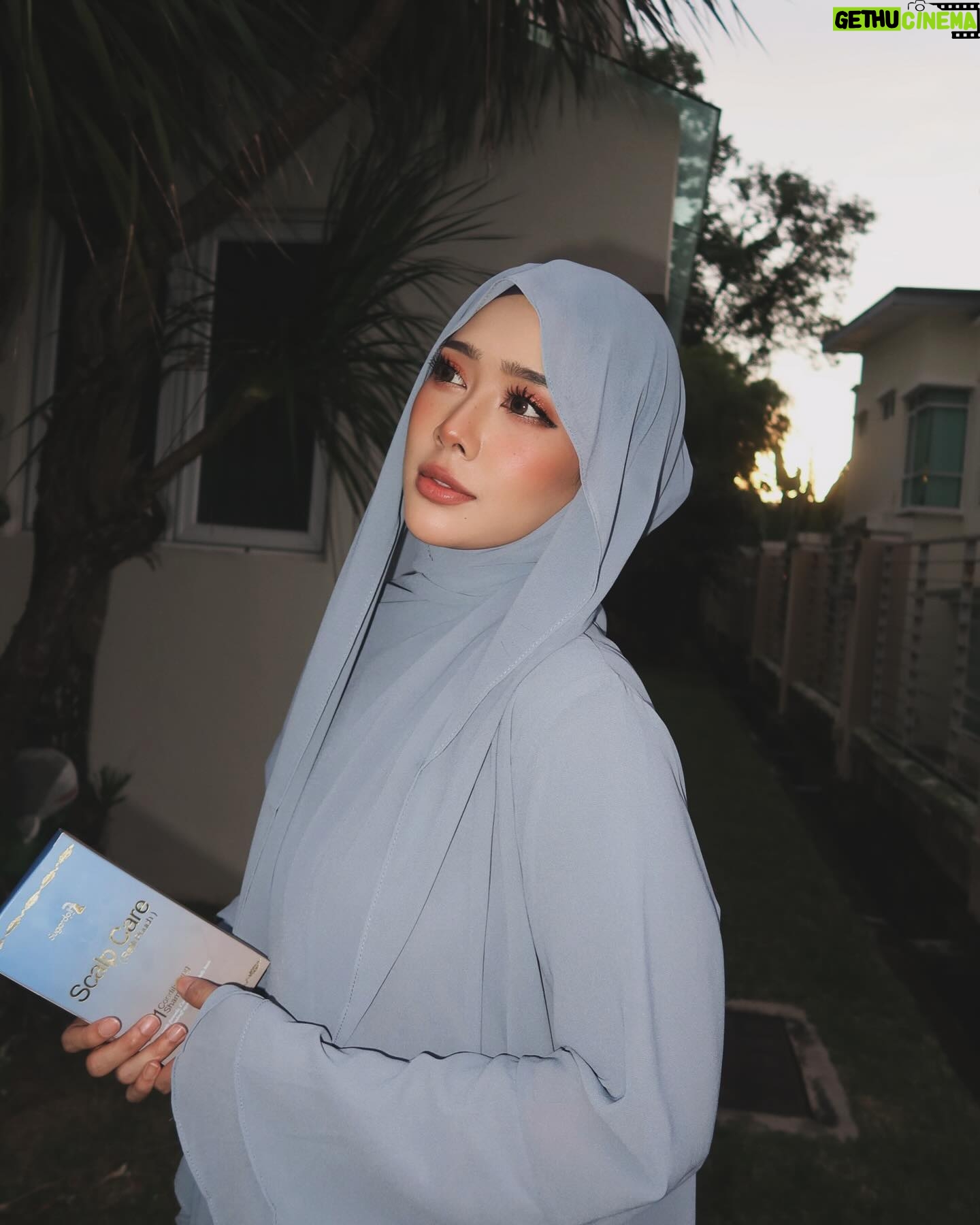 Fatin Afeefa - 47.4K Likes - When in doubt, go blue
Dandruff, blue shampoo @sugardollbynn 🩵