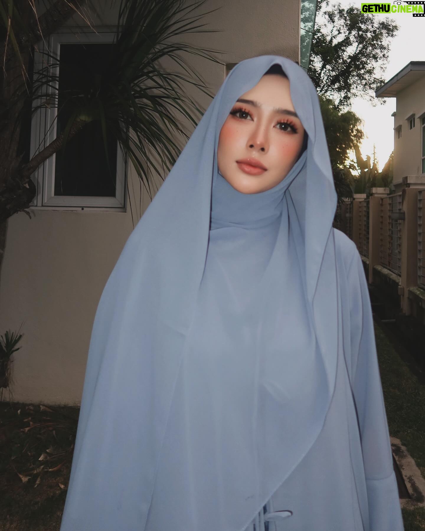 Fatin Afeefa - 47.4K Likes - When in doubt, go blue
Dandruff, blue shampoo @sugardollbynn 🩵