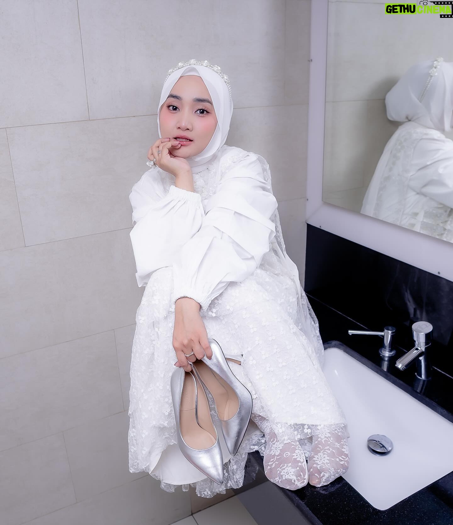Fatin Shidqia - 27.8K Likes - jangan tanya naik ke wastafelnya gimana yaa 🙂🤌🏼