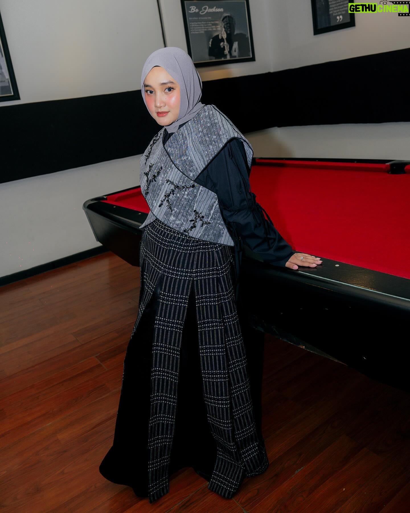 Fatin Shidqia - 29.9K Likes - ceritanya cosplay menjadi ayuk-ayuk Palembang 🙂↕️
⠀⠀⠀⠀⠀⠀⠀⠀⠀⠀⠀⠀
outfit by @adriebasuki.id
styled by @fadhilahzhr