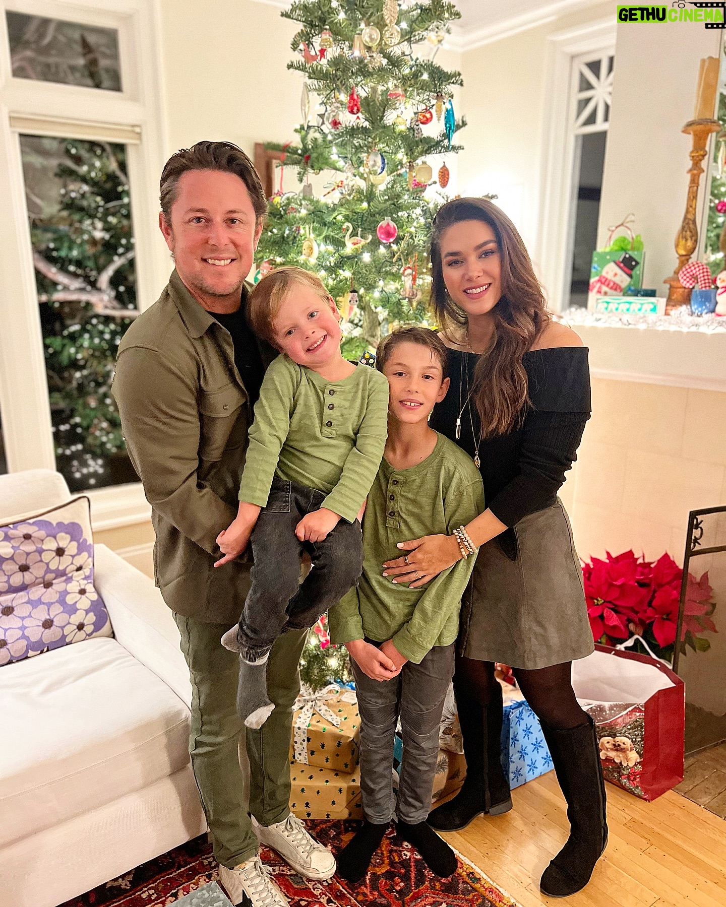 Fernanda Machado - 9.6K Likes - Feliz, feliz natal pra todos! Que a magia do natal nos contagie com muito amor e luz!
Merry, merry Xmas!!!!! 🎄🎅🏻💫♥️
#feliznatal2024 #merryxmas
#minhafamilia #meutudo
#maternidade #omaioramordomundo
#amagiadonatal #magicalxmas
