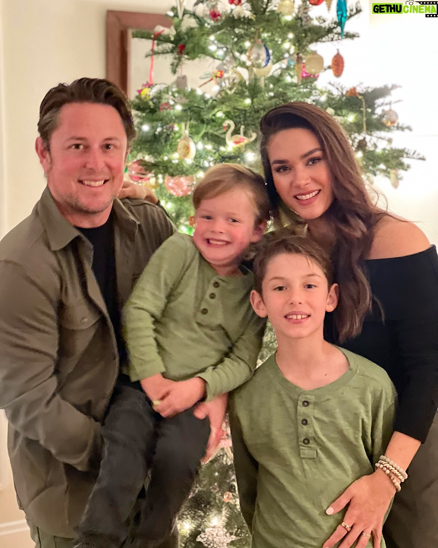 Fernanda Machado - 9.6K Likes - Feliz, feliz natal pra todos! Que a magia do natal nos contagie com muito amor e luz!
Merry, merry Xmas!!!!! 🎄🎅🏻💫♥️
#feliznatal2024 #merryxmas
#minhafamilia #meutudo
#maternidade #omaioramordomundo
#amagiadonatal #magicalxmas