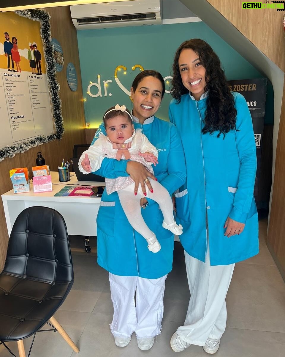 Fernanda Medrado - 3 Likes - NÃO ARRASTEM A FOTO PARA O LADO 😂 👉🏻
Estivemos na Clínica Dr Vacina Unidade de Moema para a realização das vacinas da Amber, quando busquei por um local para realizar as vacinas dela era importante que fosse um local de confiança, na Dr Vacina Moema eles tem todos os cuidados de temperatura e armazenamento das vacinas, além da vacinação ser realizada de forma humanizada o que deixa esse momento bem mais tranquilo para os pais e as crianças.
A Dr Vacina Moema está em Black Friday e promoção em várias vacinas, chamando eles pelo link do Whatsapp ou na bio do instagram você pode tirar todas as duvidas diretamente com uma Enfermeira, isso é ótimo pois sabemos que as vacinas causam muitas dúvidas nas mães... Amei conhecer e quero voltar mais vezes 🩵 @drvacina.moema