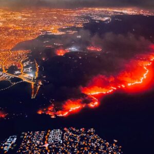 Fernanda Romero Instagram - My heart aches 💔 
Last night was a horrible night. I  am deeply sorry for those who have lost everything in the devastating California fires. 💔 To those who had to flee their homes, leaving behind memories, cherished belongings, and even their beloved pets—my thoughts and prayers are with you. It’s unimaginable to see the city that has given so much now engulfed in such destruction. This is heartbreaking and enraging all at once. Sending love, strength, and hope to everyone affected. You are not alone.

🫶🏽gracias también a nuestros amigos que nos han llamado y ofrecido sus casas. Gracias de corazón. 

-
-
-
-
-
-
-
-
-
#CaliforniaStrong
#PrayForCalifornia
#CaliforniaFires
#WeStandWithYou
#RebuildCalifornia