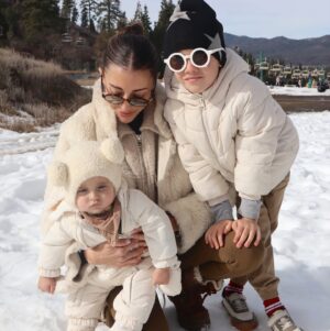 Fernanda Romero Instagram - 🧸❄️ Alessandro’s first time in the 🏔️
Swipe to the 3rd 📸