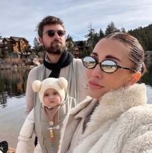 Fernanda Romero Instagram - 🧸❄️ Alessandro’s first time in the 🏔️
Swipe to the 3rd 📸