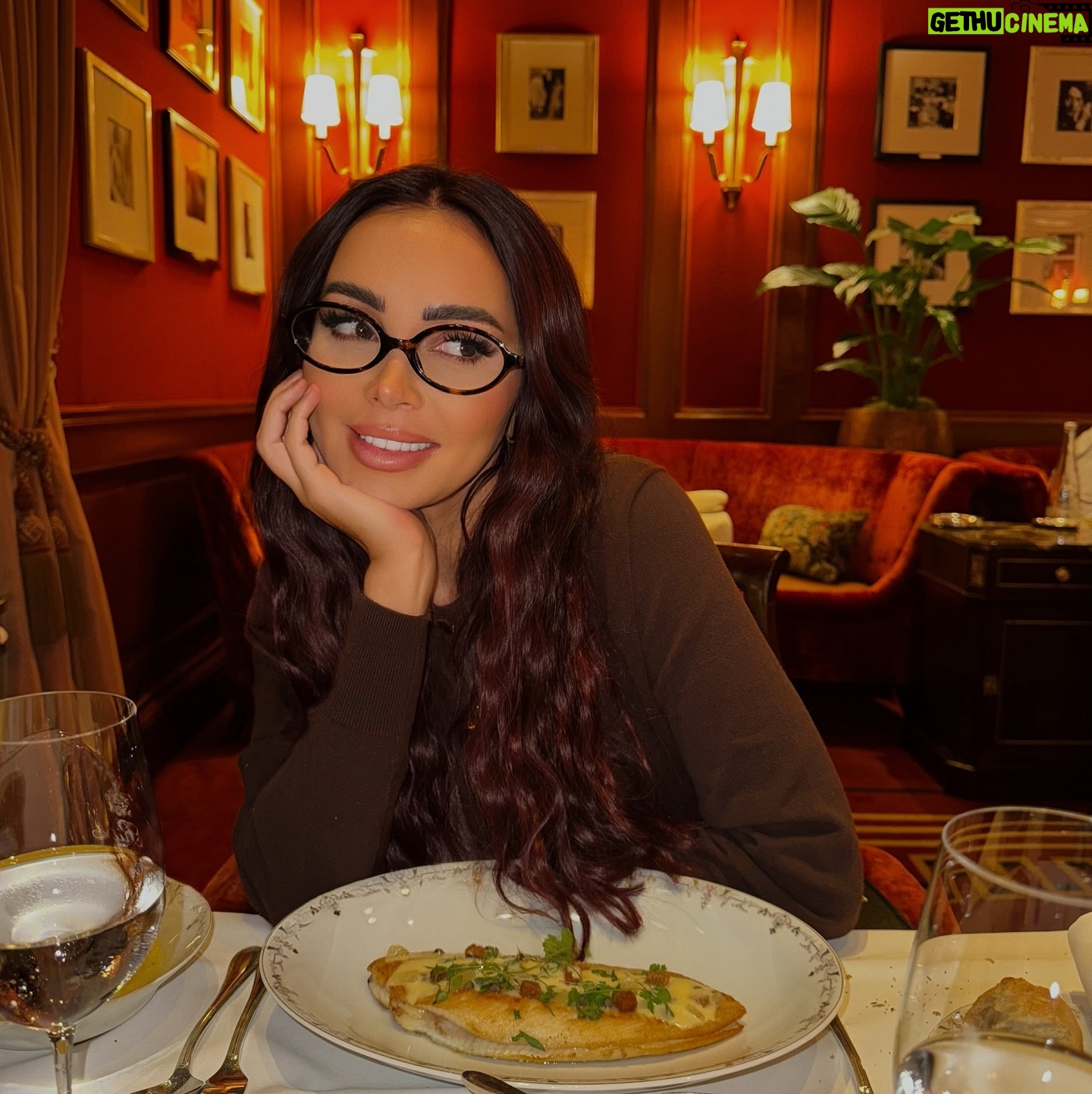 Fidji Ruiz - 89.6K Likes - 🫎🍒 plutôt Verra ou Ugly Betty