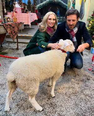 Fiona Gubelmann Instagram - TONIGHT is the night!! “Tis The Season to be Irish” ☘️ airs tonight on @hallmarkchannel. Cannot wait for you to watch. We had way too much fun making this with some wonderful people. @eoincmacken @lesleydemetriades @michael.g.larkin @tickatee @flaviaspeaks 

☘️❤️☘️
#TisTheSeasonToBeIrish #hallmark #christmasmovie #christmas #ireland