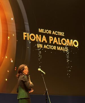 Fiona Palomo Instagram - GANAMOS!! ✨Mejor Actriz 2024!!✨ @canacine_mexico y ✨Mejor Director✨ y ✨Mejor Película✨ por Un Actor Malo @catatonia.prod  wow…. Que hermosa noche. Es un gran gran honor. Gracias a todas las personas que estuvieron anoche, al público, al amor que hemos recibido por esta película, y el reconocimiento que le han brindado a mi trabajo. Está industria es para valientes. Y los buenos actos y trabajos hechos con amor, hablan por sí solos. Así que gracias a todos los demás artistas que le dedican sudor y luz a algo tan bello que eleva el ser, como lo es el cine.