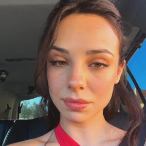 Fiona Palomo Instagram - 🖤