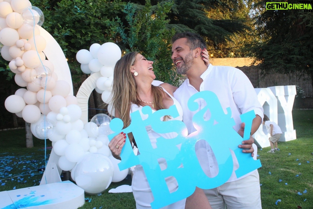 Flaviana Seeling - 13.2K Likes - Es un NIÑO!!!!!!
Que fiesta más linda y emocionante!!!! REVELACIÓN de nuestro bebé 👶!!! ❤️💙 Gracias 🙏🏼 a todos los que estuvieron a nuestro lado, sobre todo a nuestra @giuliborlando y @roxanahurtadooficial que organizaron todo!!!
Fla y Orly
@casonasantaesther
@innovamoschile
@sik_producciones
@dulcerevelacion.cl
@pepycookies
@labodegadelasador
@elcapitandelasbrasas
@mundocolor_
@sgfertility_chile
@flechagfotografia
@alex_lemus_
@krlitos_chef