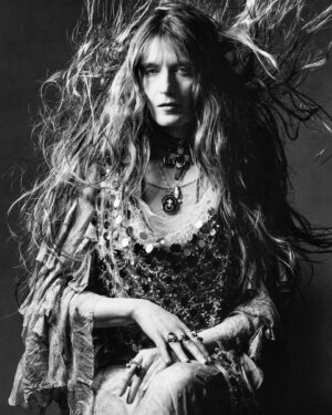 Florence Welch Instagram - ‘But until then, oh, you gods who power her, oh you humans who make her life hum, just let the woman sing’
Thank you @legroff ♥️

@tmagazine 
Photography @luisalbertorodriguezstudio 
Styling @vanessareidofficial