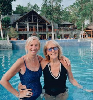 Florencia Bertotti Instagram - Escapada a Carmelo.
A 3 hs de Buenos Aires siempre es un plan perfecto.
Esta vez con madres para mimarlas! 
Spa, caminatas, cabalgatas, atardeceres y platos riquisiiimos.
Hace más de 10 años q venimos y volvemos a venir. Siempre es un placer.

@carmeloresortandspa 🤍