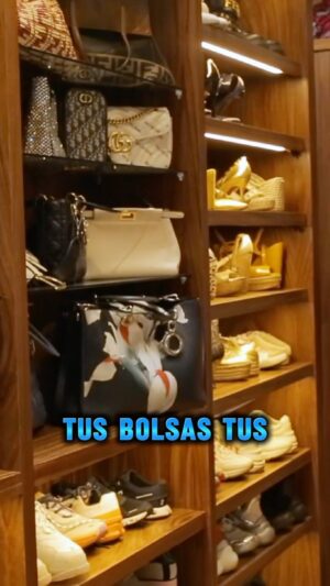 Florencia de Saracho Instagram - En Casa Con Elizabeth, nos adentramos en el increíble clóset de Flor De Saracho. 👗✨ Descubre su estilo personal, sus prendas favoritas y cómo organiza su guardarropa con elegancia. ¡Un tour que no te puedes perder! #EnCasaConElizabeth #FlorDeSaracho #EstiloPersonal #ModaConClase #TourDelClóset