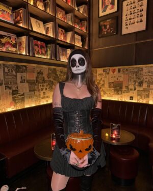 Freya Nightingale Instagram - 🎃 This is Galloween 🎃

MUA: @jadeewen_mua 💀