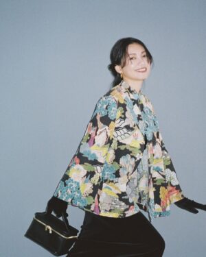 Fumi Nikaido Instagram - 俳優・二階堂ふみが愛する、タイムレスな定番ファッションアイテム【あの人のお気に入りvol.10】

私の私服をご紹介🧚🏼

@spurmagazine 
@ittetsumatsuoka 
@tokachaan
@takayama_eri 
@azumikubota