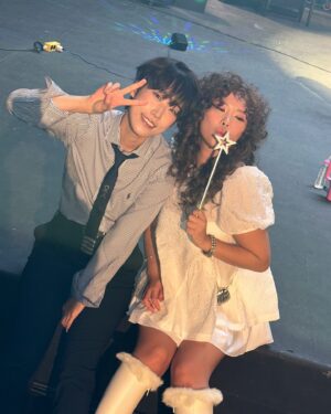Gabee Instagram - 재쓰비 뮤비촬영 현장부터 팬콘까지🙂
각잡고 올리고 싶었는데… 생각이 너무 많아져서 그만…
일단 셋이 그 동안 찍은 셀카폭탄 투척합니닷…💣
부족한 점 투성이지만,
많이 응원해주시고 사랑해주셔서 정말 감사합니다!!!🫶
@jaessbee @happy_jae_jae @feellikefeel1