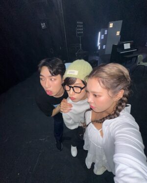 Gabee Instagram - 재쓰비 뮤비촬영 현장부터 팬콘까지🙂
각잡고 올리고 싶었는데… 생각이 너무 많아져서 그만…
일단 셋이 그 동안 찍은 셀카폭탄 투척합니닷…💣
부족한 점 투성이지만,
많이 응원해주시고 사랑해주셔서 정말 감사합니다!!!🫶
@jaessbee @happy_jae_jae @feellikefeel1