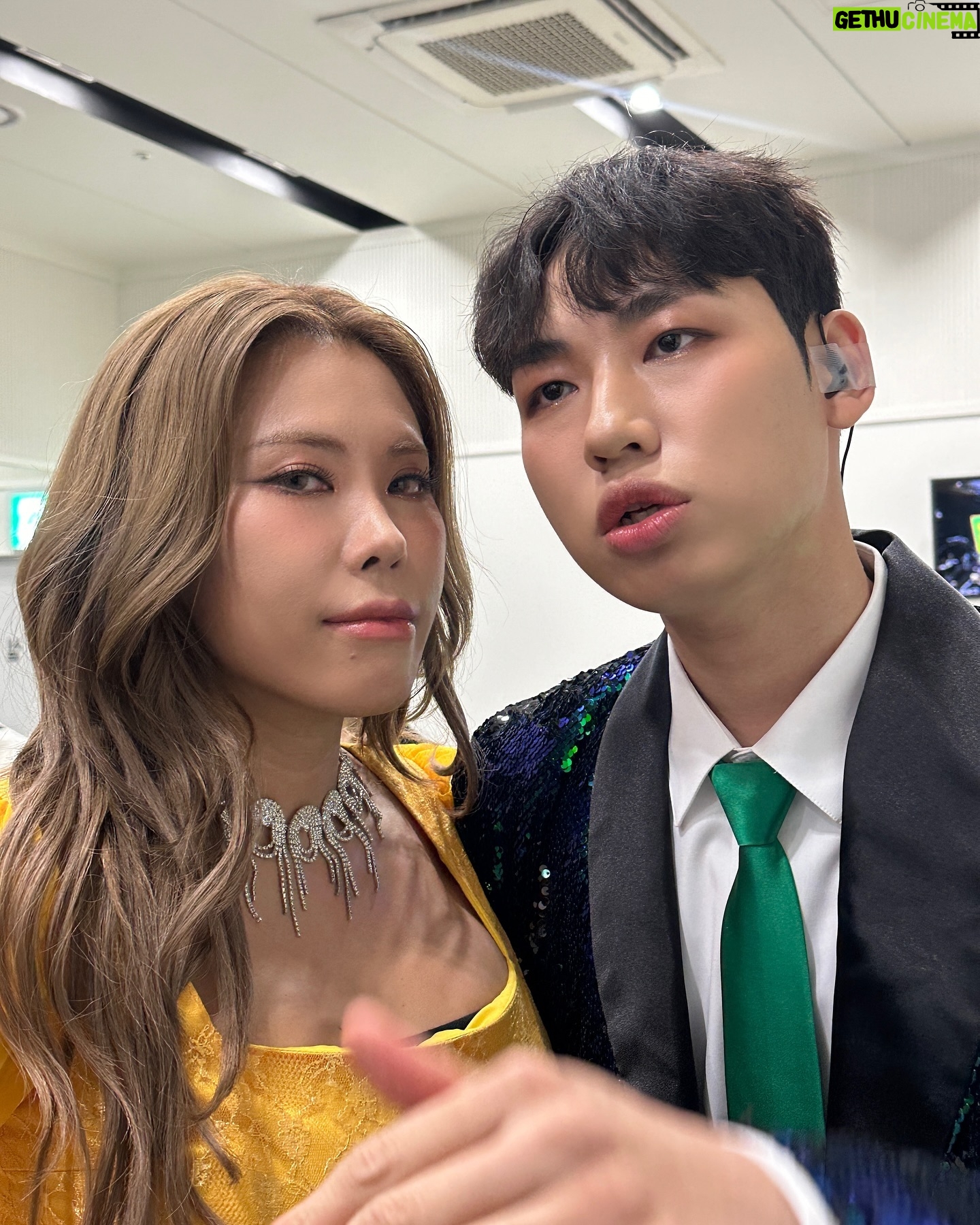 Gabee - 45.8K Likes - 재쓰비 뮤비촬영 현장부터 팬콘까지🙂
각잡고 올리고 싶었는데… 생각이 너무 많아져서 그만…
일단 셋이 그 동안 찍은 셀카폭탄 투척합니닷…💣
부족한 점 투성이지만,
많이 응원해주시고 사랑해주셔서 정말 감사합니다!!!🫶
@jaessbee @happy_jae_jae @feellikefeel1