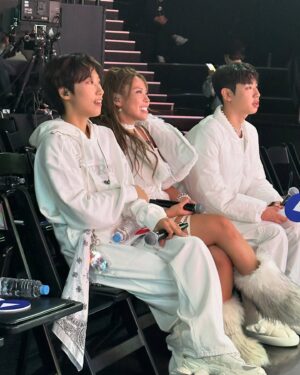 Gabee Instagram - 재쓰비 뮤비촬영 현장부터 팬콘까지🙂
각잡고 올리고 싶었는데… 생각이 너무 많아져서 그만…
일단 셋이 그 동안 찍은 셀카폭탄 투척합니닷…💣
부족한 점 투성이지만,
많이 응원해주시고 사랑해주셔서 정말 감사합니다!!!🫶
@jaessbee @happy_jae_jae @feellikefeel1