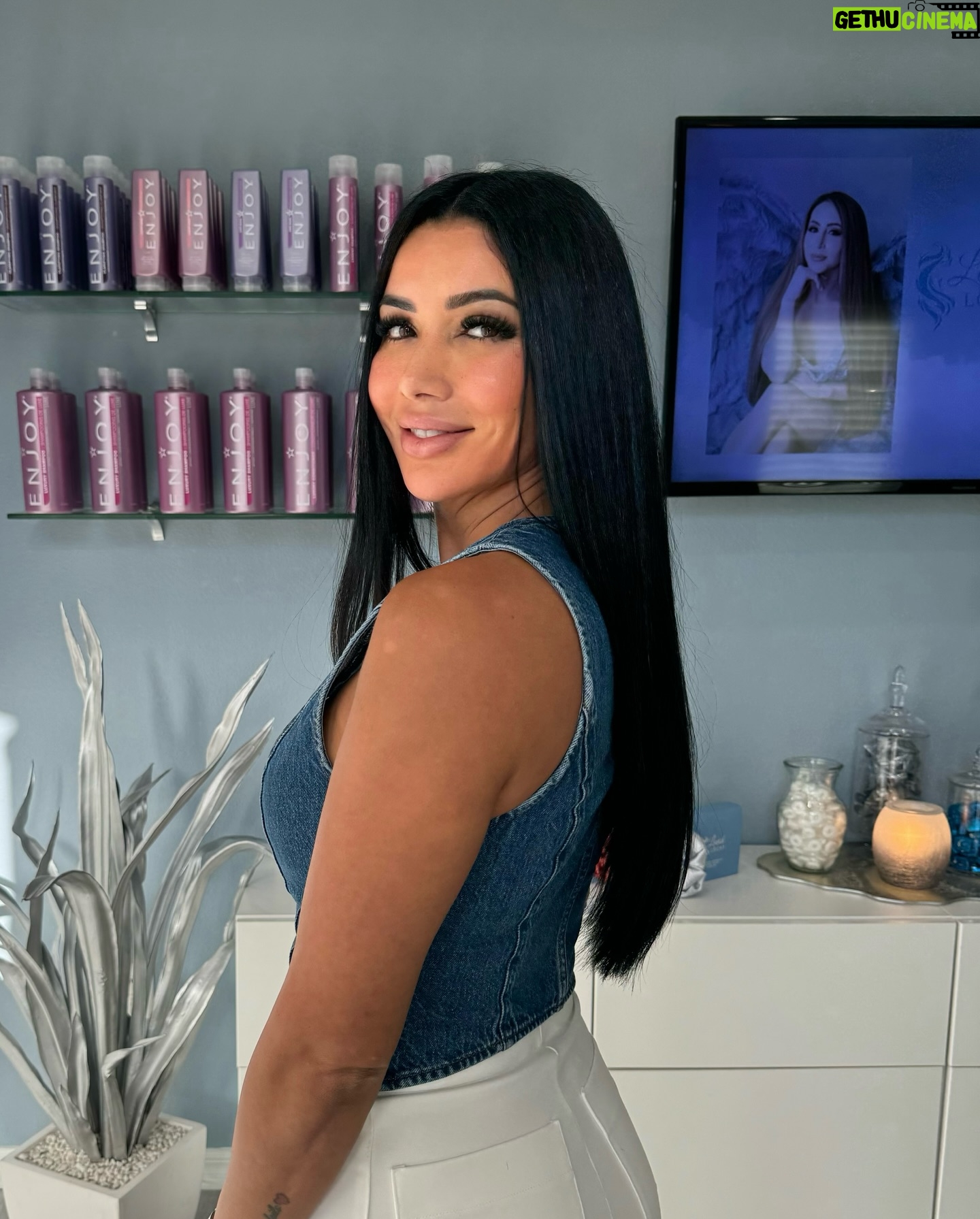 Gabriela Castrovinci - 337 Likes - Girl math is the more I like my hair, the more I like my life 🖤✨
#tampabay #tampahairstylist #tampahair #tampahairsalon #lavishlocks #lavishlockshairextensions #hairextensions #hairextensionspecialistsalon
