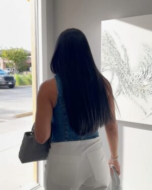 Gabriela Castrovinci Instagram - Girl math is the more I like my hair, the more I like my life 🖤✨

#tampabay #tampahairstylist #tampahair #tampahairsalon #lavishlocks #lavishlockshairextensions #hairextensions #hairextensionspecialistsalon