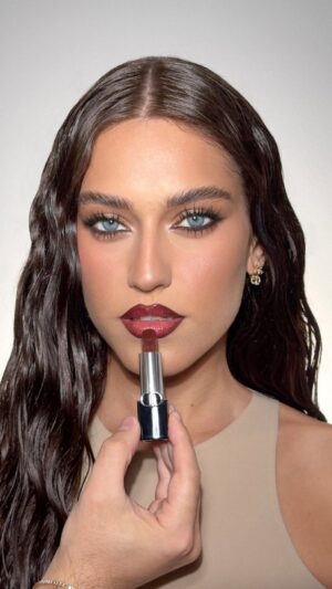 Gaia Gozzi Instagram - Diormidnight Look using the NEW!! Forever Skin Perfect Stick Foundation and Skin Contour Stick by @diorbeauty 

Dior Forever Skin Perfect Foundation
Dior Forever Skin Contour Stick
Dior Forever Natural Velvet
Rouge Blush Colour & Glow in “Diorissimo, Dioriviera”
Diorshow Mono Couleur in “Beige Mitzah”
Diorshow Stylo in “Matte Brown”
Diorshow Iconic Overcurl
Rouge Dior Contour in “Diormidnight“
Balsamo Rouge Dior in “Diormidnight“
 
Hair @andresoriga

@diorbeautylovers 
#ADV #DIORFOREVER #ROUGEDIOR
#DIORMAKEUP #mrdaniel #MFW