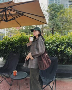 Gao Yuanyuan Instagram - 过具体的生活📖☕️#GOOTD
