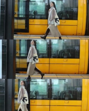Gao Yuanyuan Instagram - 等车 等雨停🚋#GOOTD
