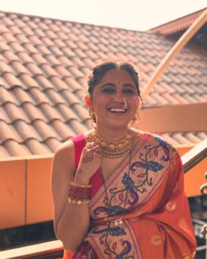 Gautami Deshpande Instagram - भावाचं लग्न 🥹 welcome @madhuparna.sastakar …. तू नावासारखीच गोड़ आहेस ...... आणि @kaivalya.deshpande …झालंच कि रे लग्न 🤭😘 I love you both 🥹🥹

#marriage #wedding #weddingstyle #love #laughter #happilyeverafter #couplegoals