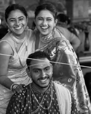 Gautami Deshpande Instagram - भावाचं लग्न 🥹 welcome @madhuparna.sastakar …. तू नावासारखीच गोड़ आहेस ...... आणि @kaivalya.deshpande …झालंच कि रे लग्न 🤭😘 I love you both 🥹🥹

#marriage #wedding #weddingstyle #love #laughter #happilyeverafter #couplegoals
