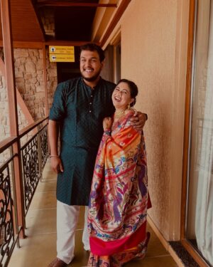 Gautami Deshpande Instagram - भावाचं लग्न 🥹 welcome @madhuparna.sastakar …. तू नावासारखीच गोड़ आहेस ...... आणि @kaivalya.deshpande …झालंच कि रे लग्न 🤭😘 I love you both 🥹🥹

#marriage #wedding #weddingstyle #love #laughter #happilyeverafter #couplegoals