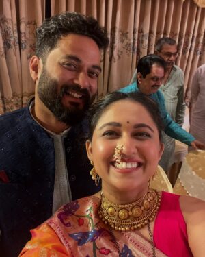 Gautami Deshpande Instagram - भावाचं लग्न 🥹 welcome @madhuparna.sastakar …. तू नावासारखीच गोड़ आहेस ...... आणि @kaivalya.deshpande …झालंच कि रे लग्न 🤭😘 I love you both 🥹🥹

#marriage #wedding #weddingstyle #love #laughter #happilyeverafter #couplegoals