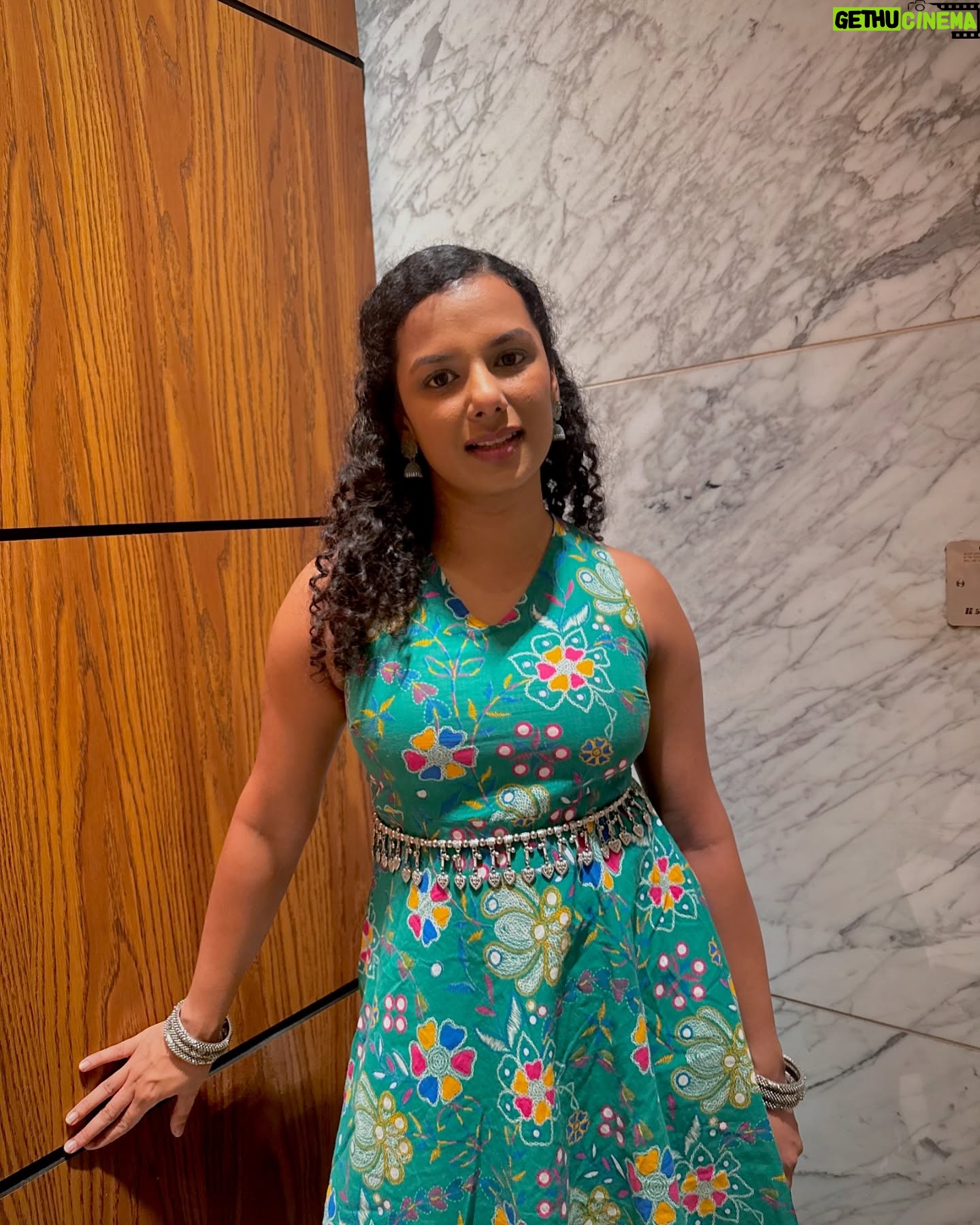 Gautami Kawale - 101.7K Likes - Feeling green 🦚
Who else lovesss oxidised Indian silver jewellery? Like it’s sooo pretty man!! I mean look at the bangles, the waist belt, the earrings, ah wow
🥺
#navratri #garba #dandiya #dance #gujarat #fun #ootd #indian #green #curls #indianoutfit #indianfashion
