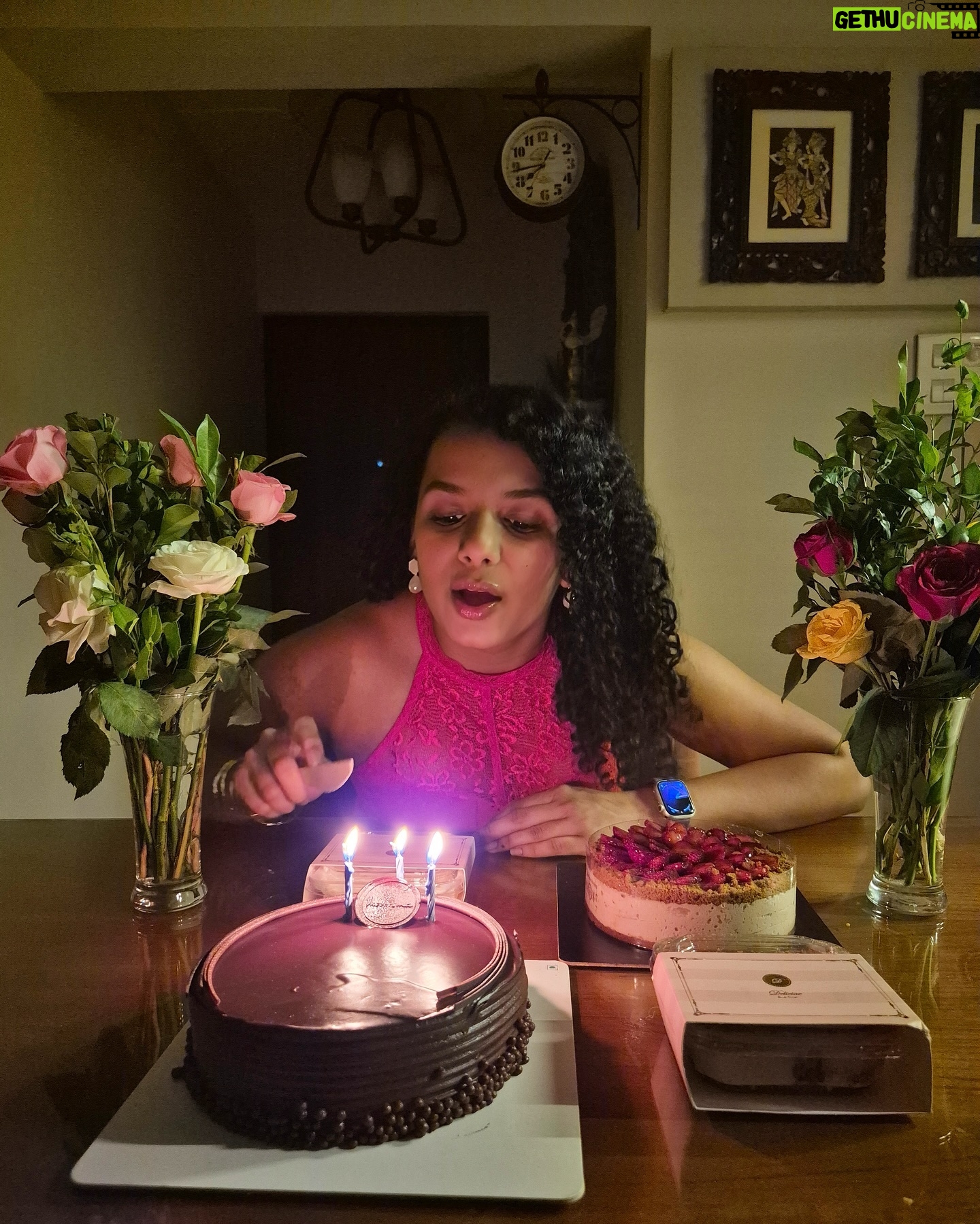 Gautami Kawale - 108.8K Likes - no rizz just sparkly loving eyes and a heart that feels ready to pour right out of my ribcage at any given time
V v late birthday dump!! 😢✖️🧁
#dump #belated #old #birthday #ootd #cake #curls #curly #hair #outfit #flowers #bouquet