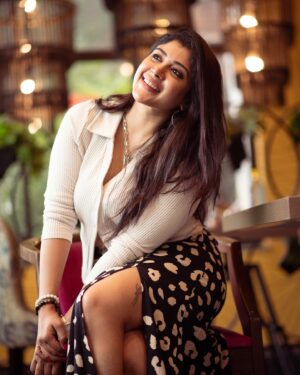 Gayathri Shan Instagram - ✨🕊️