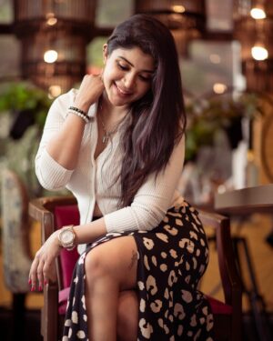 Gayathri Shan Instagram - ✨🕊️