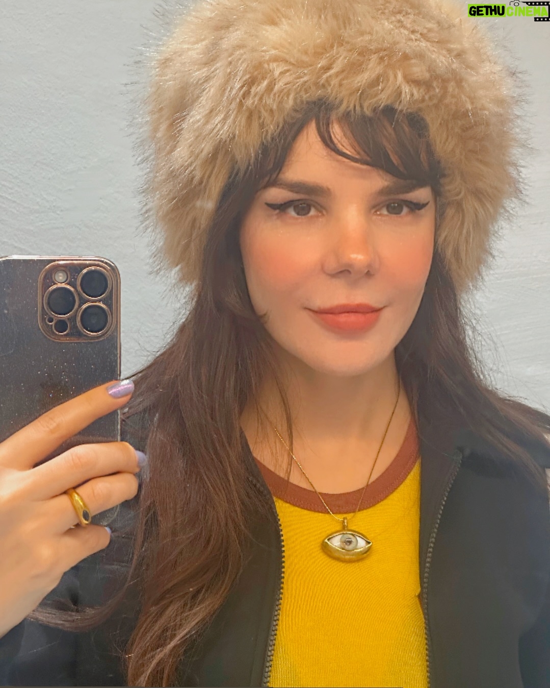 Gaye Su Akyol - 7.8K Likes - Merhaba canım, nasıl bitiyor 2024āünüz?
Sƶz verdiÄim gibi size yılın son GSA konserlerinin hediye biletleriyle ve haftanın z raporuyla geldim.
ā¤ļøāš„šā¤ļøāš„
İstanbul, Ankara, İzmir konserlerine 1 davetlinizle 2āÅer bilet vericem, olay Åu; konsere kimlerle gelmek istiyorsanız tagāliyorsunuz, profili takip ediyorsunuz ve konserde dinlemek istediÄinz Åarkıları yazıyorsunuzš konser günü kazananları storyāden aƧıklıyorum. İstediÄiniz kadar yorum bırakabilirsiniz.
bazılarınızı Ƨok seviyorum, birƧoÄunuzu ƶpüyorumš konserlerde kavuÅmak üzere