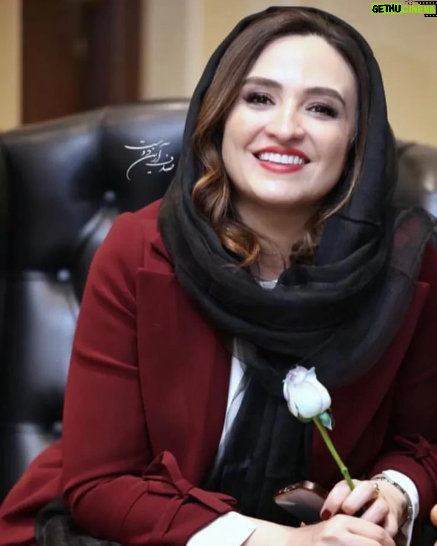 Gelare Abbasi - 38.3K Likes - .
اکران مردمی فیلم « زودپز» ❤️
یک شب به یادماندنی در کنار شما عزیزان پر مهر که حضورتان افتخار ما بود 😍خوشحالیم که «زودپز» را دوست داشتید🩷
@navidmohammadzadeh
@mohsen.tanabandeh
@rambodjavan1
ممنونم از
@ghazalrajabian
@lalique_markiz
@tanazmazhari_makeupartist