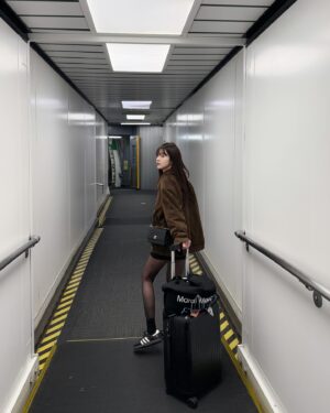Genie Chen Instagram - 🇸🇬☁️

-
Jacket by @geeni_official