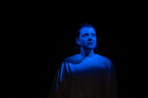 Georgie Henley Instagram - TARANTULA NOW OPEN !!! 🕷️🕷️🕷️ @arcolatheatre 
thank you to our lovely generous preview audiences and huge love to the best team in the world @wiebke.green @louisaglading @kit_hinchcliffe 
📸 by @katehockenhull