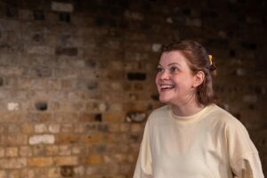 Georgie Henley Instagram - TARANTULA NOW OPEN !!! 🕷️🕷️🕷️ @arcolatheatre 
thank you to our lovely generous preview audiences and huge love to the best team in the world @wiebke.green @louisaglading @kit_hinchcliffe 
📸 by @katehockenhull