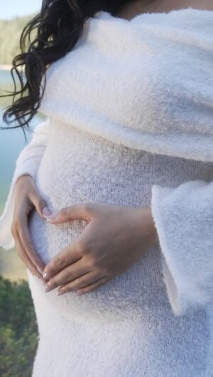 Geraldine Galvan Instagram - ✨Una sorpresa viene en camino a llenar mi vida de luz y amor ✨
 … 2025 🫢🤰🏻