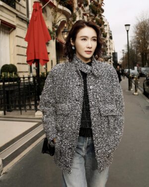 Gigi Lai Instagram - #paris vibes 🇫🇷 in #wintermood❄️
📷: @photographer.louyang 
#parisvibes #streetwalk #wintervibes