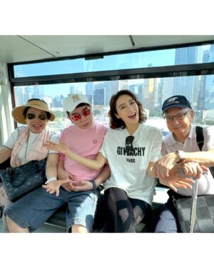 Gigi Lai Instagram - Family day at🎡lovely Victoria Harbour～
#lovelyfamily #familytime #ferriswheel #hkow #discoverhongkong