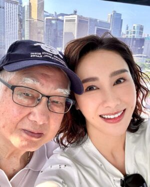 Gigi Lai Instagram - Family day at🎡lovely Victoria Harbour～
#lovelyfamily #familytime #ferriswheel #hkow #discoverhongkong