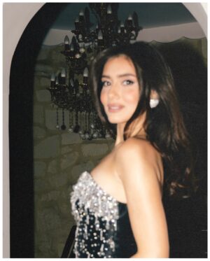 Gihan El Shamashergy Instagram - ⭐️ For @cairofilms closing ceremony ⭐️

Styling @mariamelkholy_ 

Wearing @huda_aljarallah | @carlojoaillier | @charleskeithofficial 

Makeup @kikibeautique 
Hair @alsagheersalons @amir_youssef_hairstylist 

Photography @almerelebiary