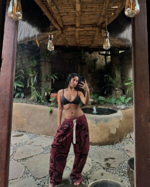 Gizem Emre Instagram - Lost in the jungle