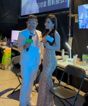 Gladys Tsai Instagram - 仁寶電腦旺年會獎金無上限🎤
總裁大撒幣現場近萬員工人人有獎
重點是最少都是一萬起跳！
總共發了快一億有夠扯💰💰💰💰
歌手卡司堪比跨年演唱會等級
頑童MJ116、彭佳慧、Faye詹雯婷和理想混蛋
聽到訣愛整個棣欣引力基因又動了💗
還有第一次搭檔舜哥真的超感謝照顧
全場妙語如珠 出口成章真的太罩啦～
而且超級有舞蹈細胞
帶我一起把後台當夜店High🥳
同仁們都超可愛真心超級喜歡大家💗💗
期待明年再一起同歡～
#謝謝延伸公關 
#love #life #work #ootd #dress #host #mc #party #singer #compal 
#工作 #生活 #日常 #主持 #主持人 #尾牙 #禮服 #仁寶