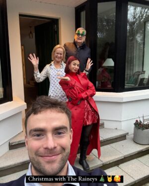 Glaiza de Castro Instagram - On a serious note, had a great time spending Christmas in another country and embracing all the different traditions ☘️
Maligayang pasko sa lahat 🥰